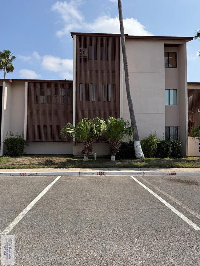 Building Photo - 305 Calle Amistosa Unit 502