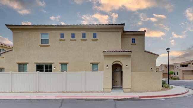 Photo - 1367 S Country Club Dr