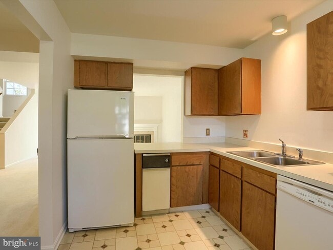 Photo - 1068 W Foxcroft Dr