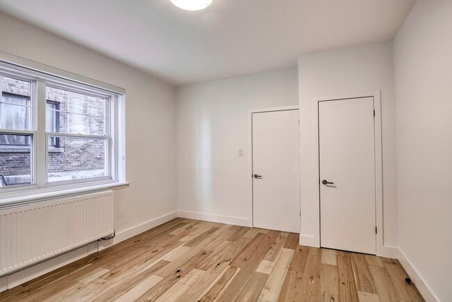 Photo - 4930 Queen-Mary