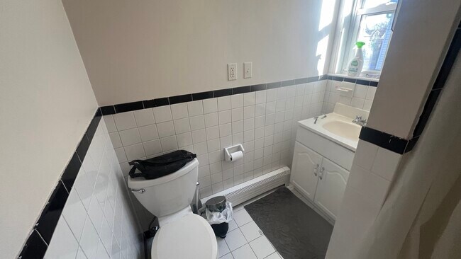 Photo - 140 Brooks St Unit 2