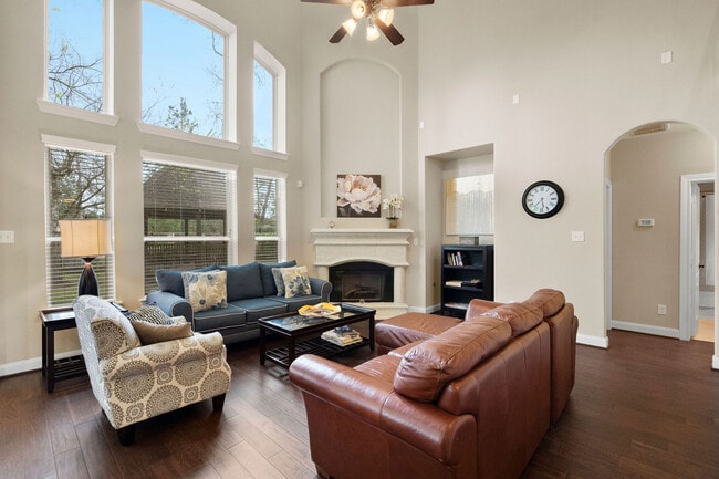 Photo - 10 Pintuck Pl