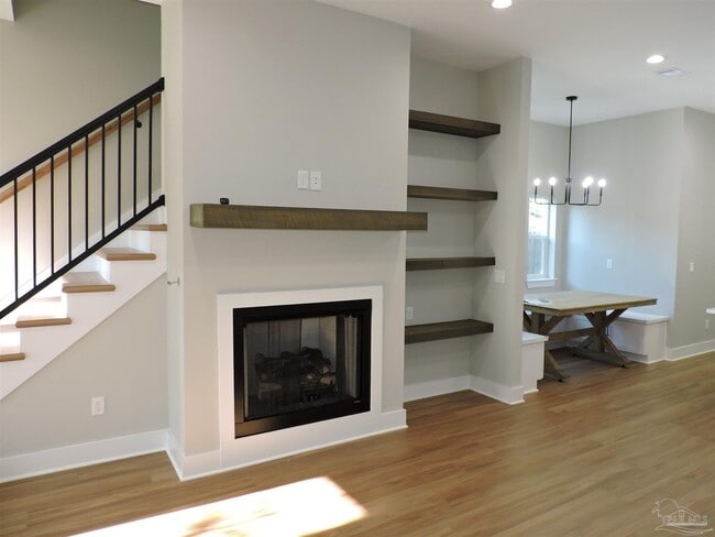 Photo - 705 N F St