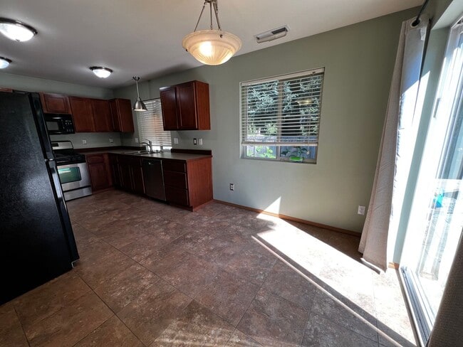 Photo - 3 Bedroom 2.5 Bath DuPont Home for Rent
