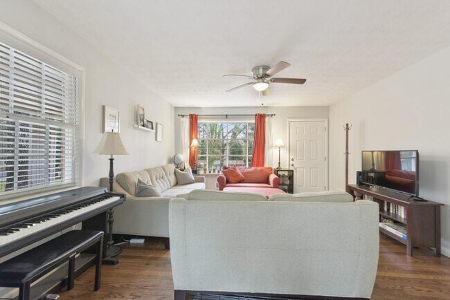 Photo - 4461 Mercer Rd