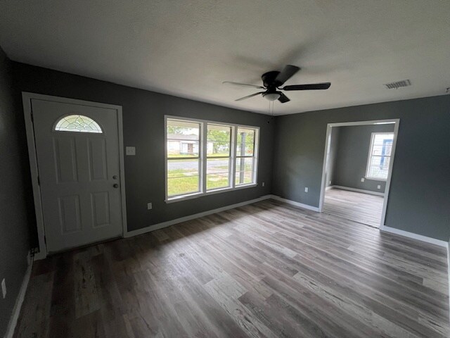 Photo - 4306 Christie St