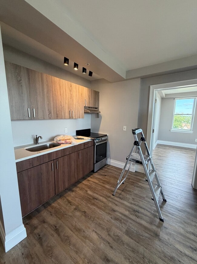 Building Photo - 106 N Grove St Unit 706