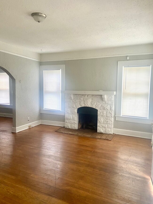 Photo - 420 10th Ave S