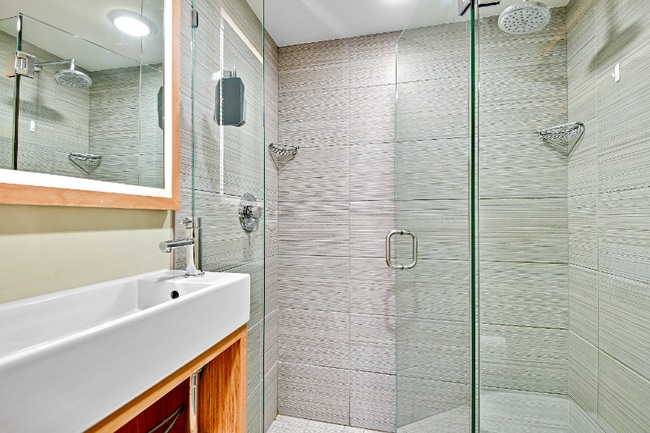 Building Photo - 1019 W 75th St Rental