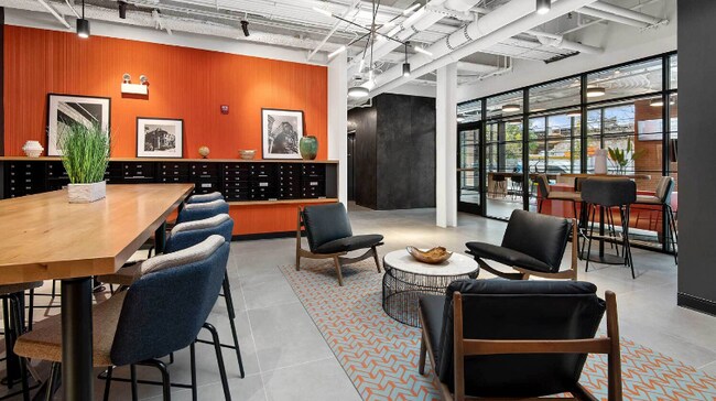 Photo - 900 W Dakin St