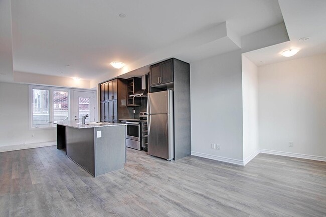 Photo - 12-3580 lakeshore blvd Etobicoke Ontario M8W3J6
