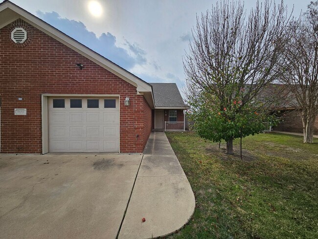 Photo - AVAILABLE NOW! Unit 5012 Heather Lane - B