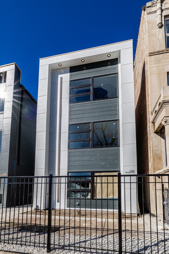 Photo - 5530 S Michigan Ave Unidad 1