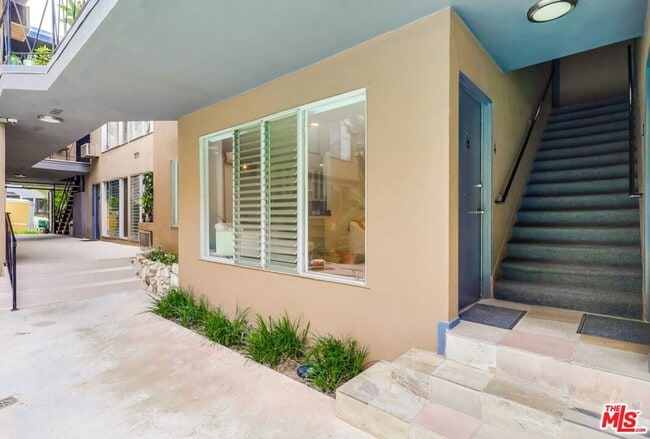 1275 Havenhurst Dr Unidad 4