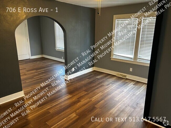 Building Photo - 706 E Ross Ave Unit 1 Rental