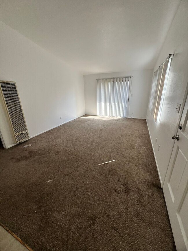 Photo - Midtown Ventura - Spacious one bedroom, one bath single level apartment