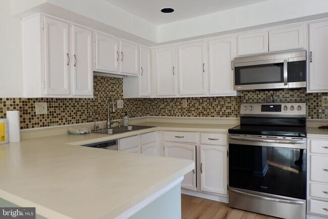 8284 Mary Lee Ln