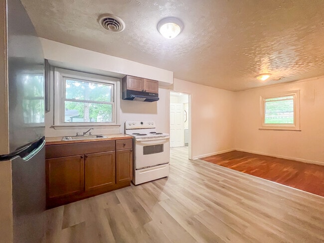 Photo - 2303 Maclin Cir