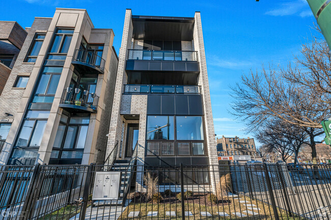 Building Photo - 1328 W Hubbard St Unit 1 Rental
