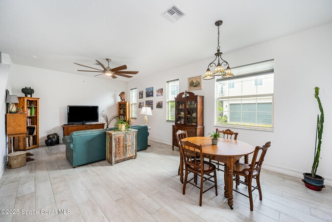 Photo - 1810 Noel Pl