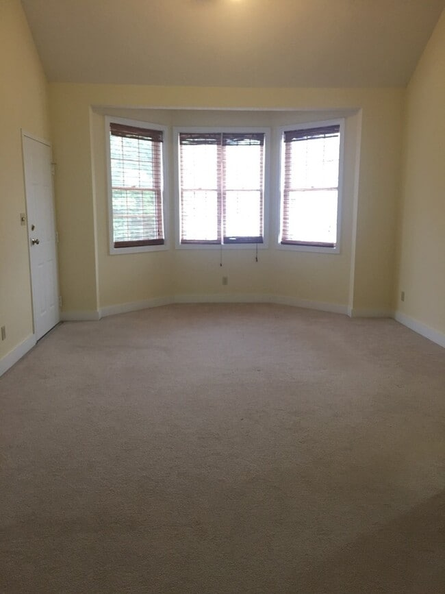 Photo - 2 bedroom, 2 bath Condo in Madison Park: A...
