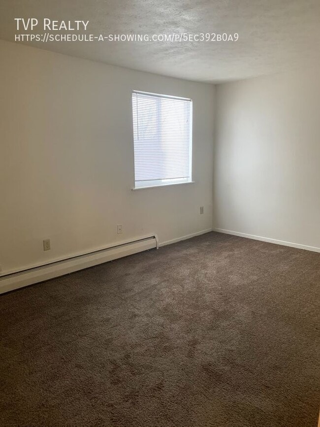 Photo - 1454 W River Rd N