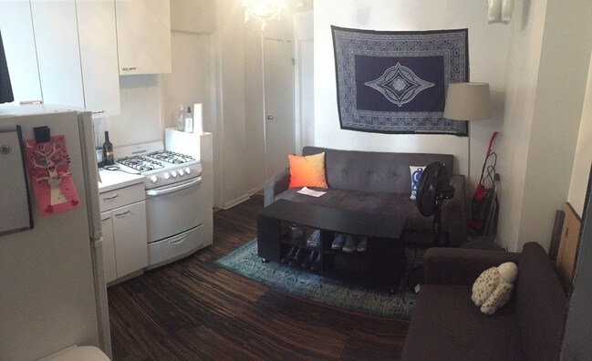 Photo - 128 Thompson St