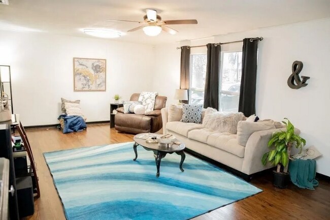 Photo - 1526 Goliad St