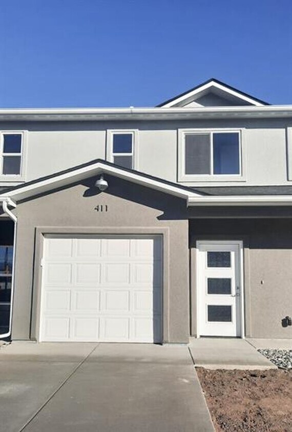3 bedroom, 2 bath, single car garage - 3 bedroom, 2 bath, single car garage