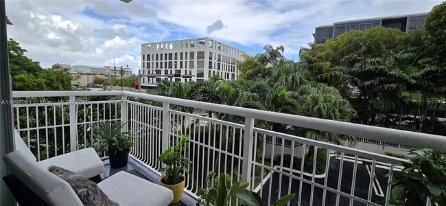 Building Photo - 1688 West Ave Unit 209