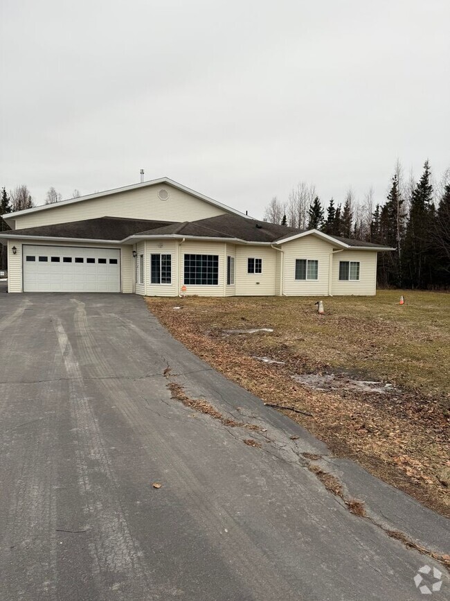 Building Photo - 3 BEDROOM | 2 BATHROOM | 2 CAR GARAGE | AI... Rental