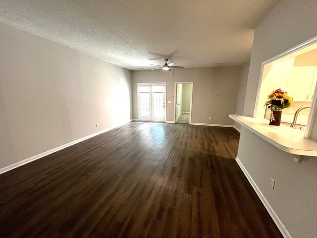 Photo - 1600 Sturdivant Dr