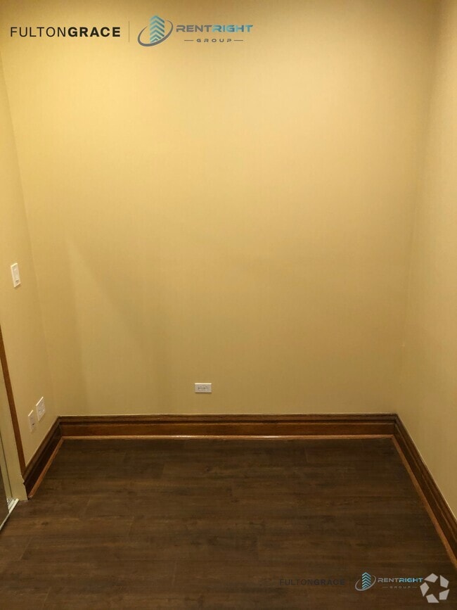 Building Photo - 1357 N Ashland Ave Rental