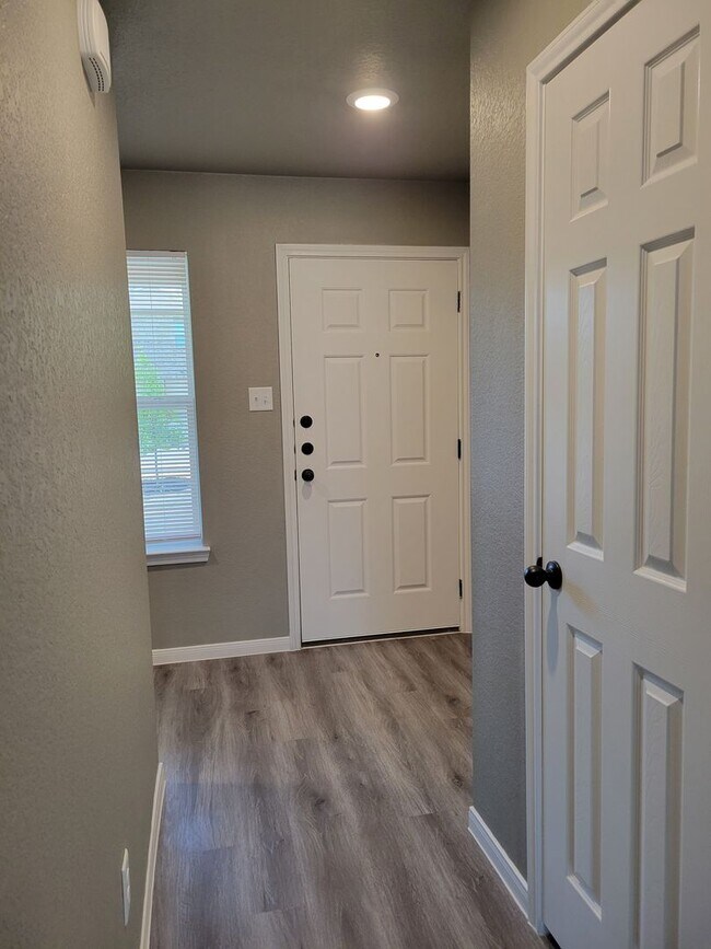 Photo - 227Clore Unidad B-STILL OCCUPIED BY RESIDENT