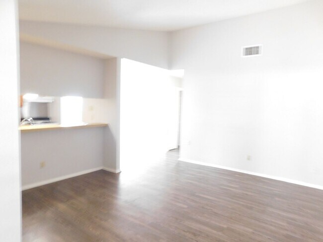 Photo - D.Schrager Properties1 (12003 Arrowwood Dr) Unidad B