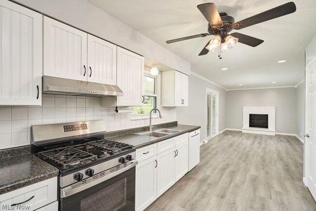 Photo - 432 Mackinaw Ave