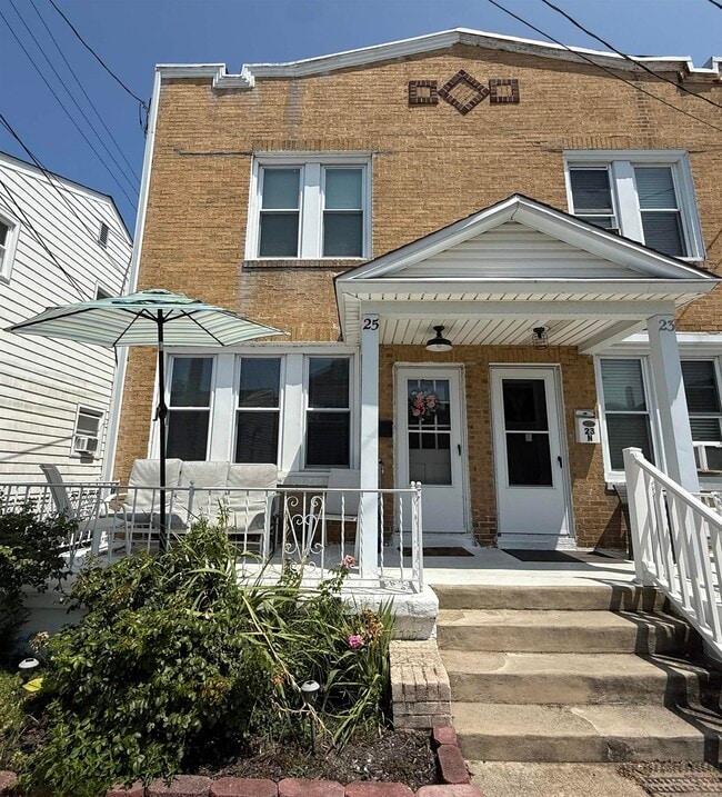 Building Photo - 25 N Marion Ave Rental