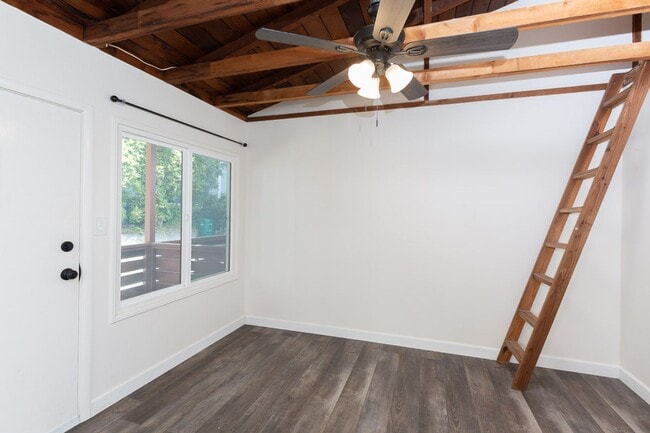 Photo - 1 bed, 1 bath - South Mission Hills neighborhood
