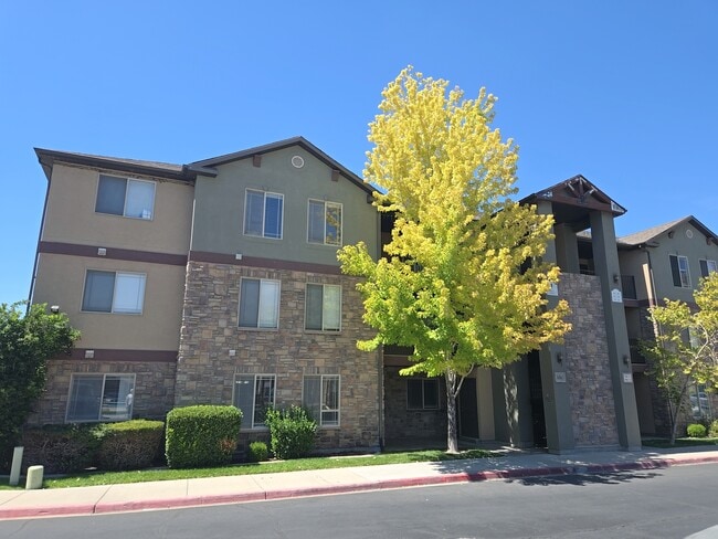 Building Photo - Gateway Village #61 Rental