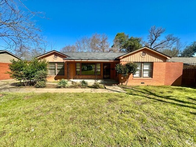 Building Photo - Available now! 3/1.5 Single-Family Home in...