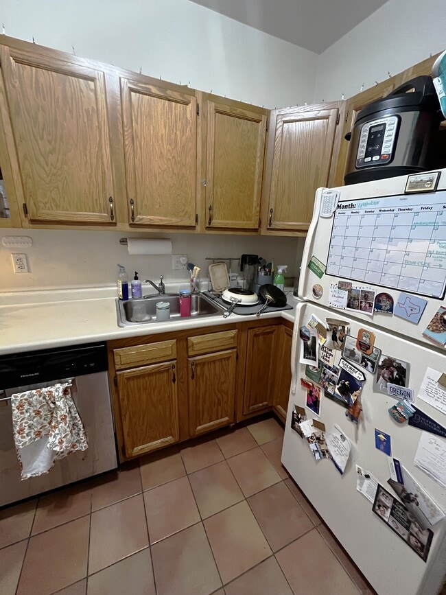 Photo - 34 Orkney Rd Unit 8
