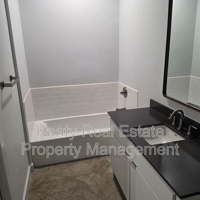 Photo - 136 E Cypress St