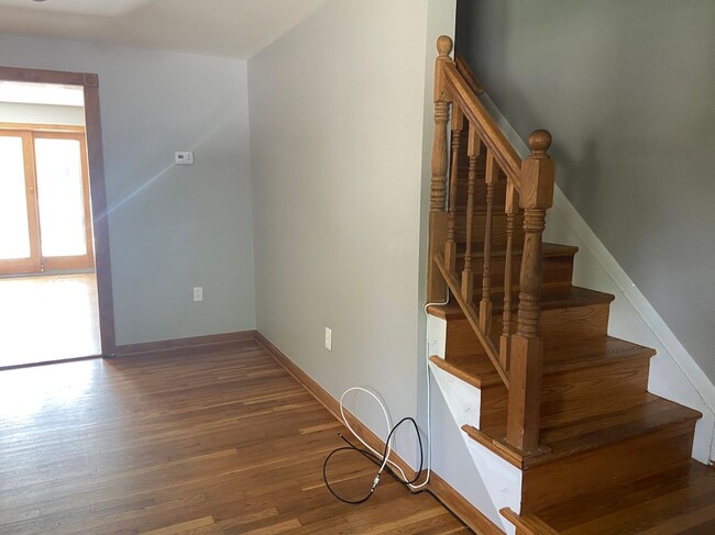Photo - 640 Kingston Rd