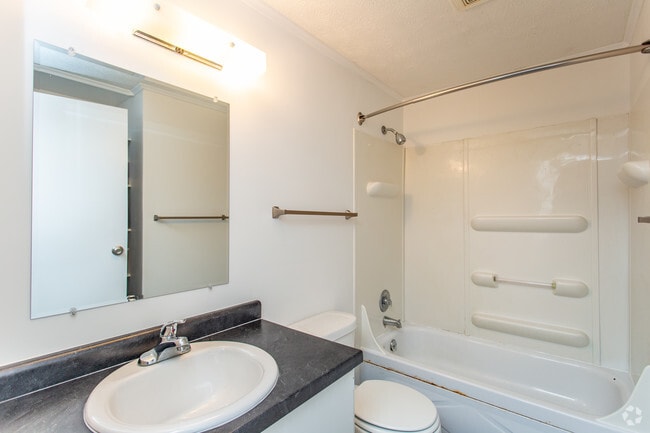 1BR, 1BA - 750 SF - Madison Lamplight Apartments