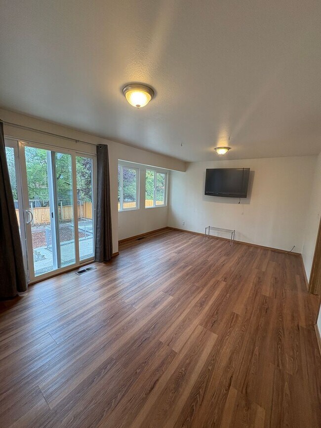 Photo - Fairwood Home for lease two story fenced y...