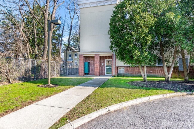 Photo - 160 Durham Ave Unidad 205