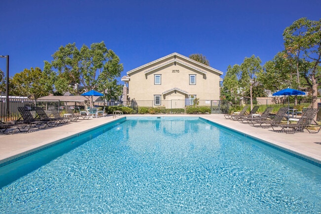 Building Photo - Seasons at Simi Valley Apartment Homes