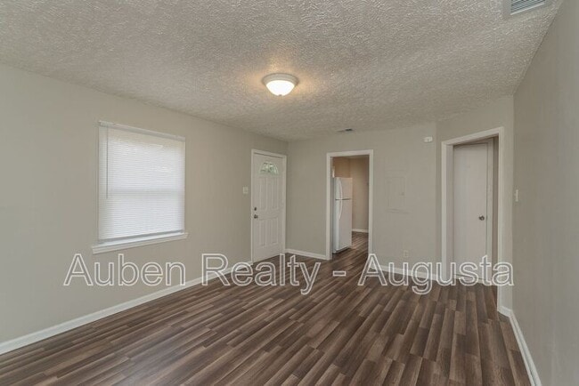 Photo - 821 Forsythe St