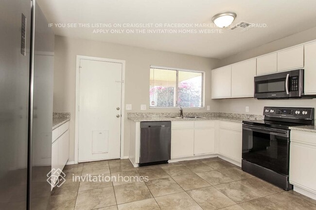 Photo - 15937 W Elm St