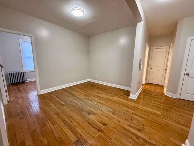 Building Photo - 546 Bergen Ave Unit 1A